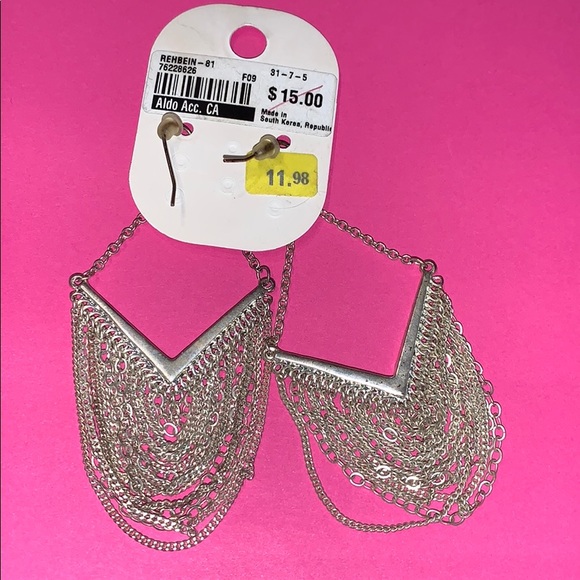 Two Pairs of Dangly Earrings - Picture 6 of 7